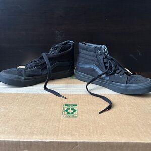 Black Vans Sk8-Hi Tops